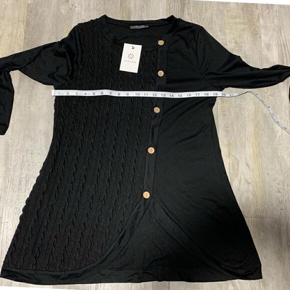 NWT LOVEU.DEAR split knit button tunic - Picture 10 of 15